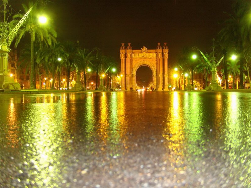 Arc de Triomf at night