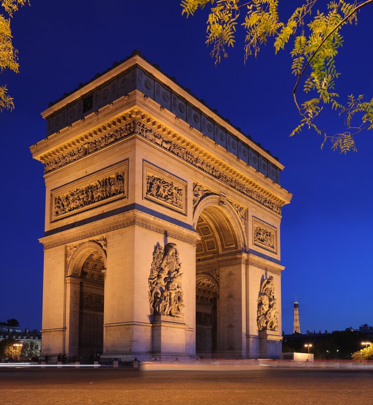 Arc de Triomphe at dusk