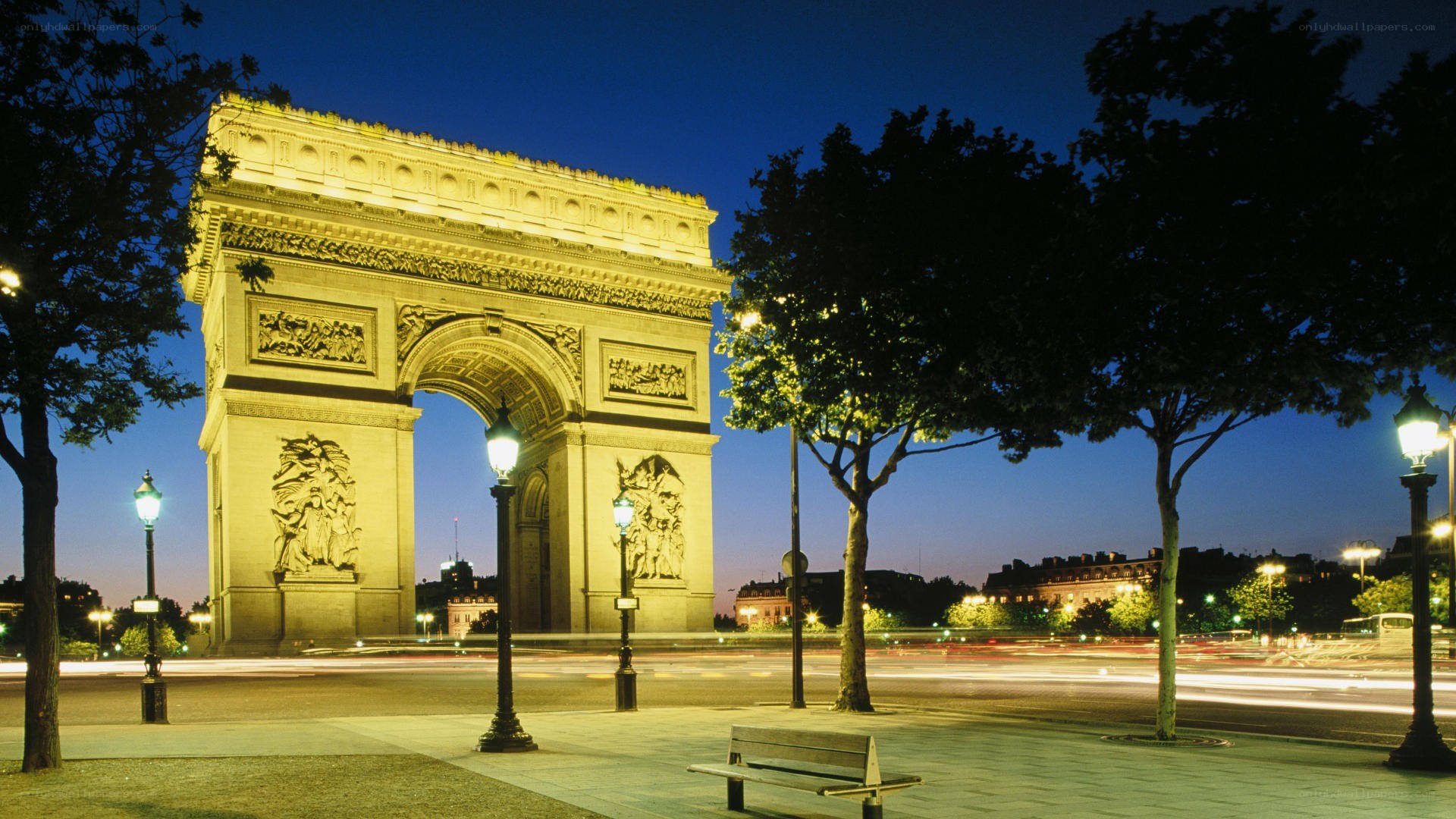 Arc de Triomphe at dusk