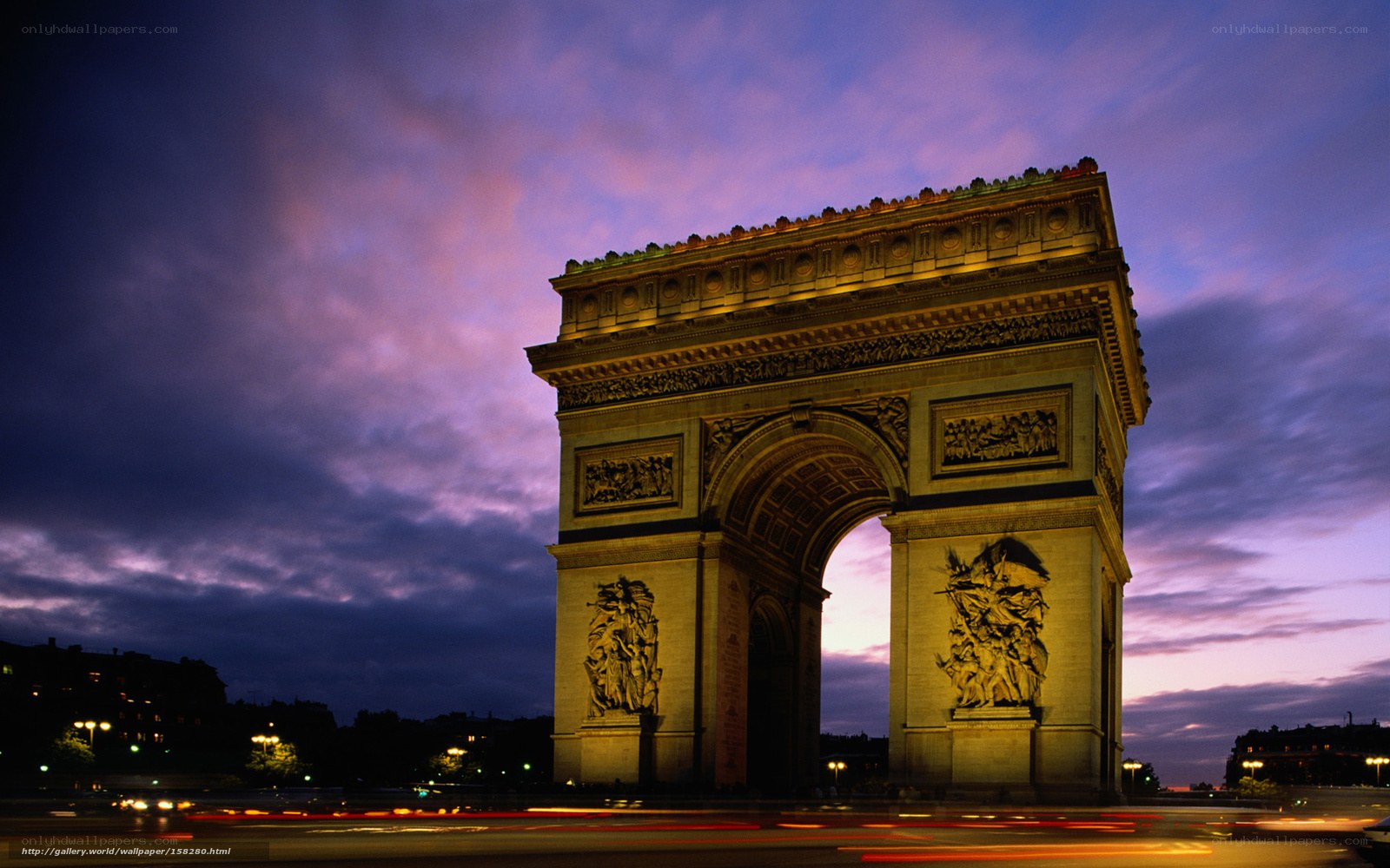 Arc de Triomphe at dusk