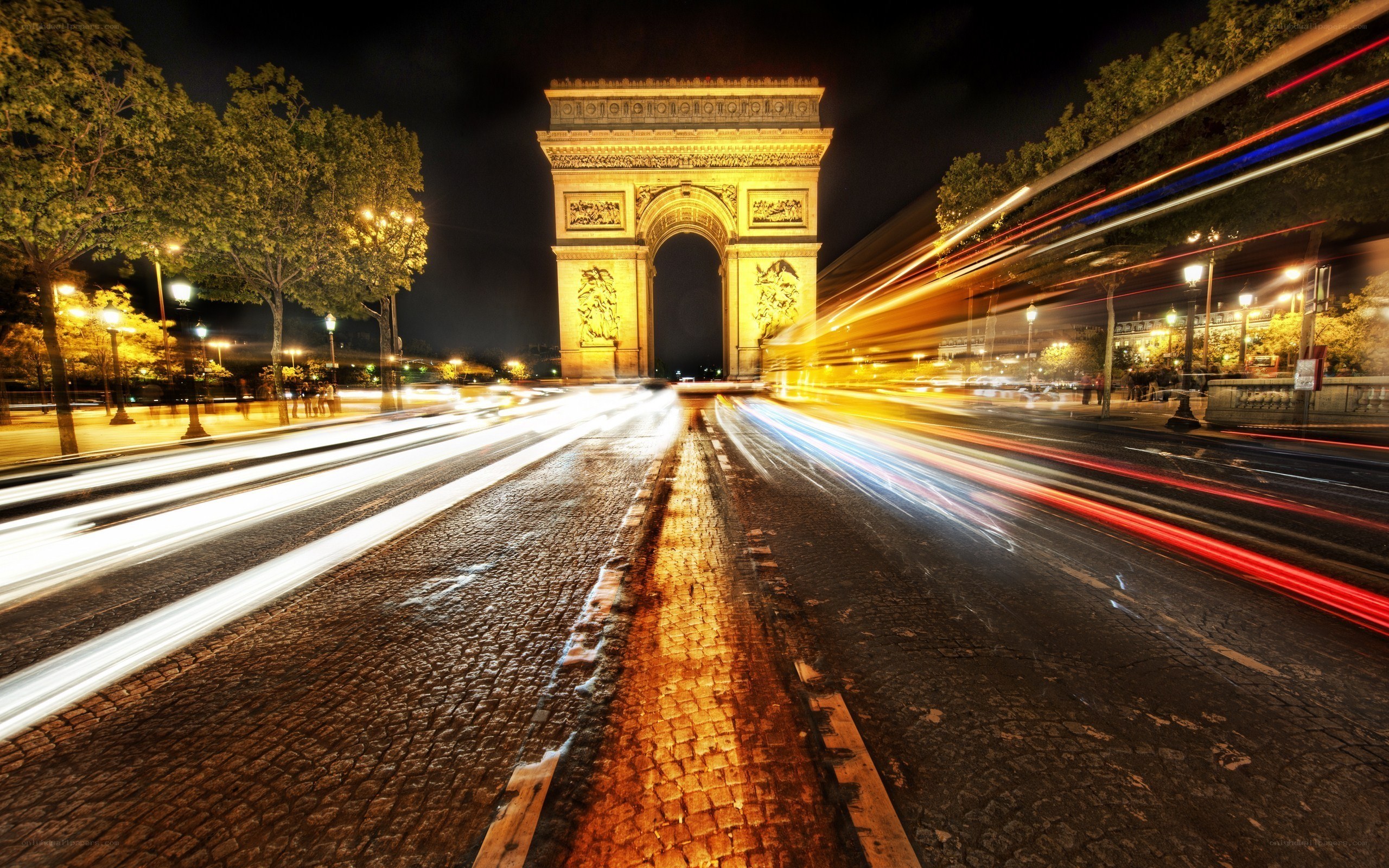 Arc de Triomphe at night