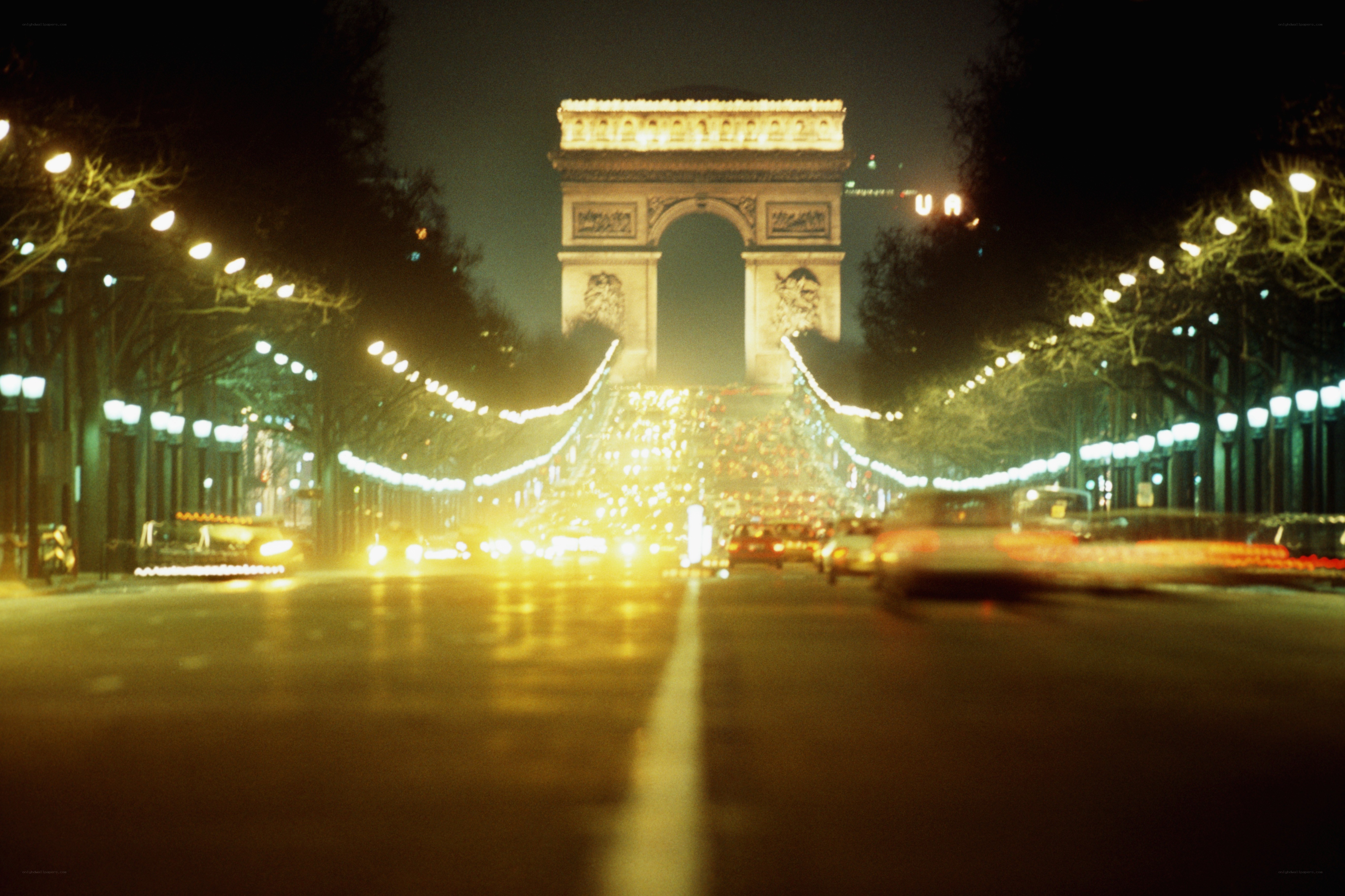 Arc de Triomphe at night