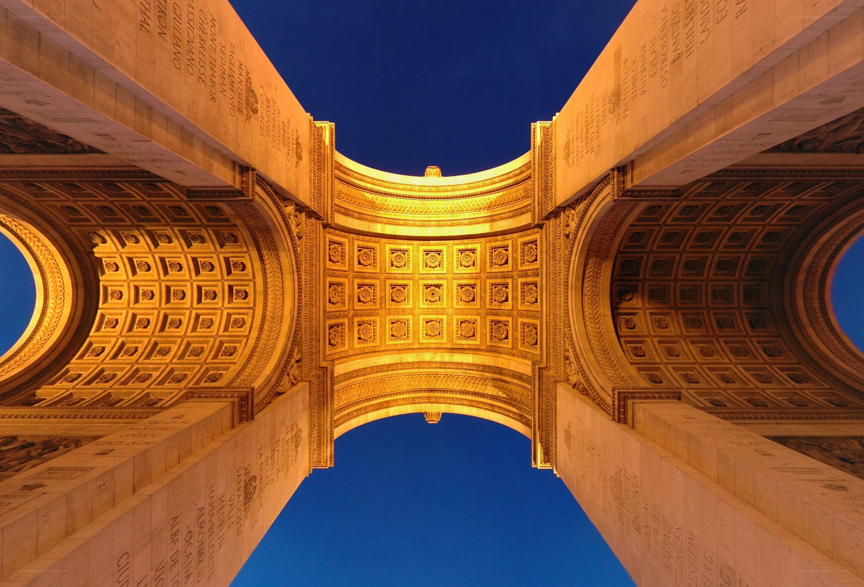Arc de Triomphe at night