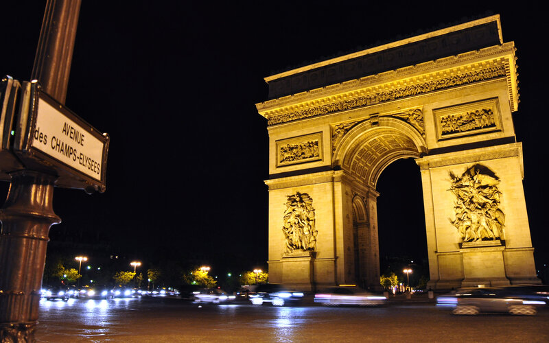 Arc de Triomphe at night