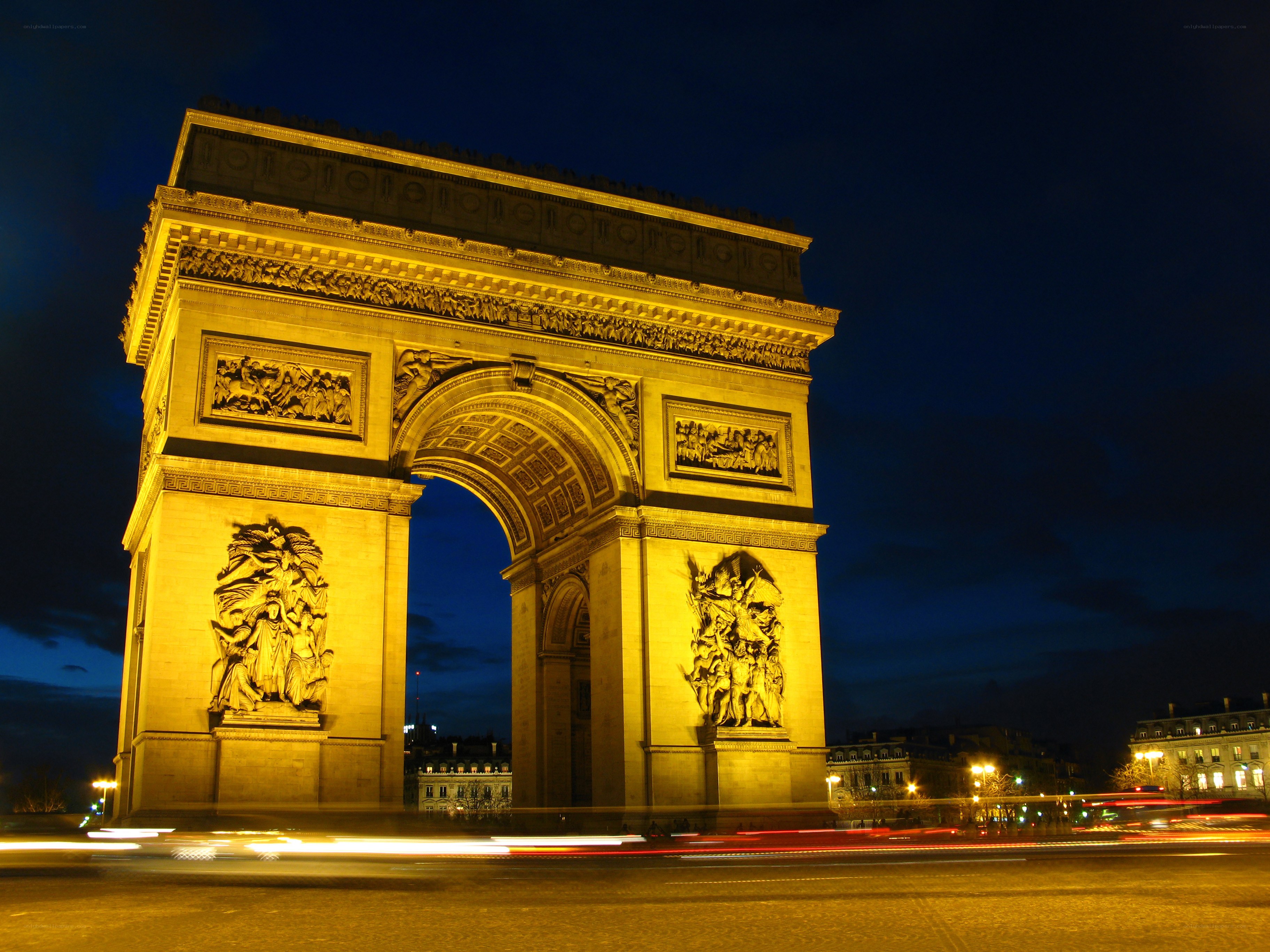 Arc de Triomphe at night