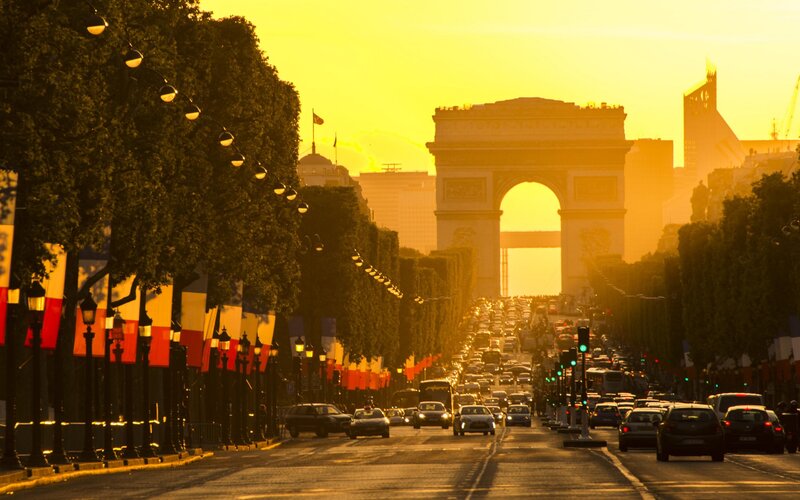Arc De Triomphe at Sunset — Yellow