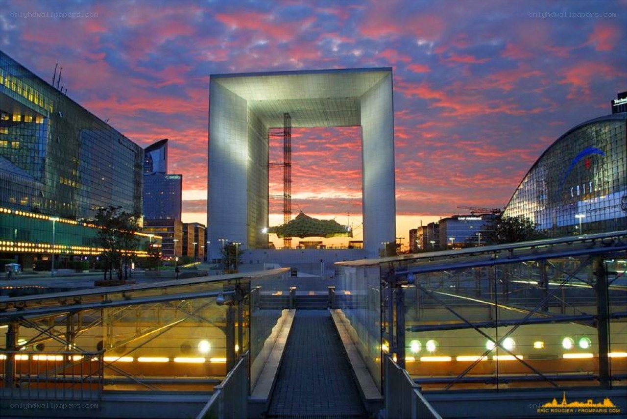 Arc de Triomphe du Carrousel at dusk