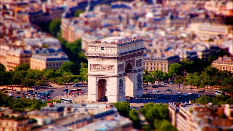 Arc De Triomphe in Paris — Beige, Bustling