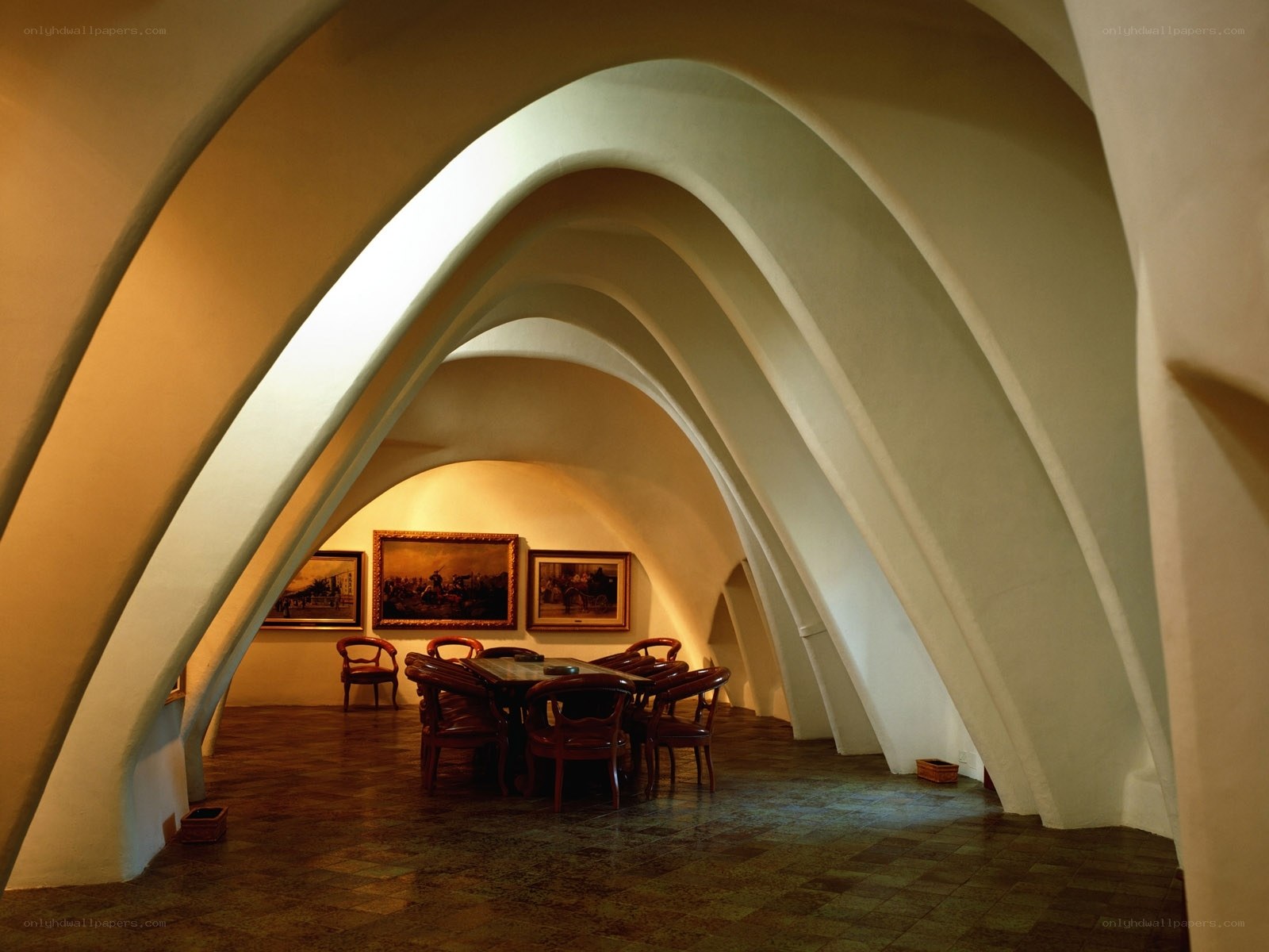 Arched vaulted dining room