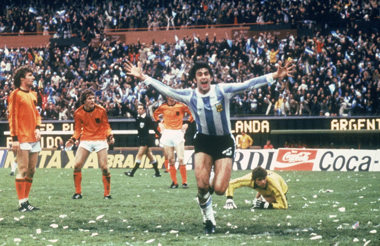 Argentine player celebrates goal