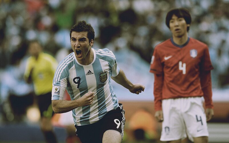 Argentine player celebrates goal