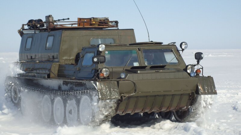 Armored Vehicle in Snow — Green