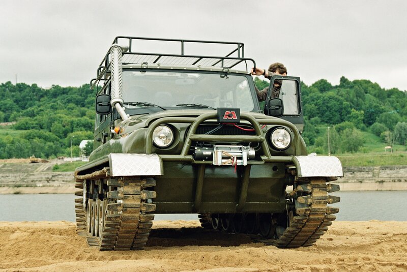 Armored Vehicle on Sand — Green