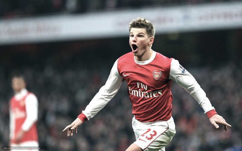 Arsenal player celebrating goal