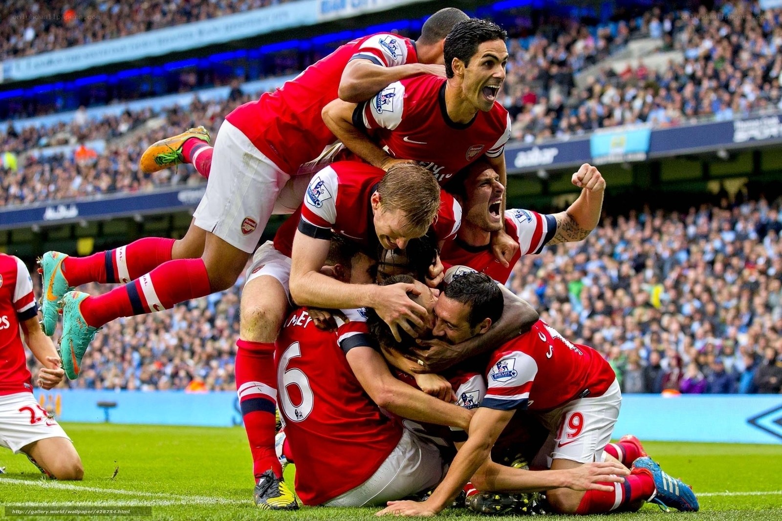 Arsenal players celebrate goal