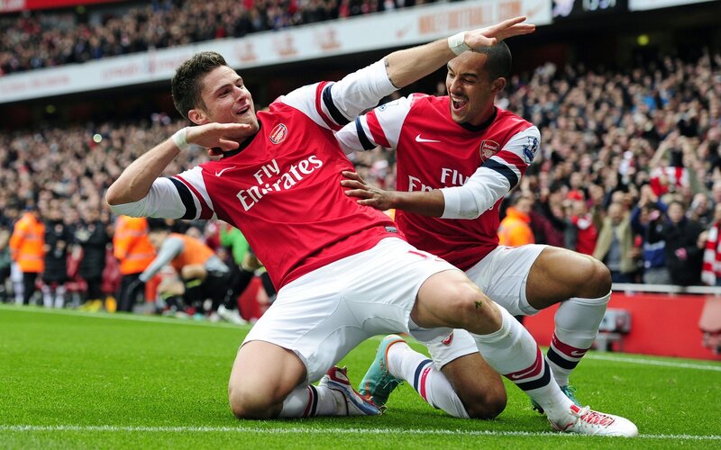 Arsenal players celebrate on field