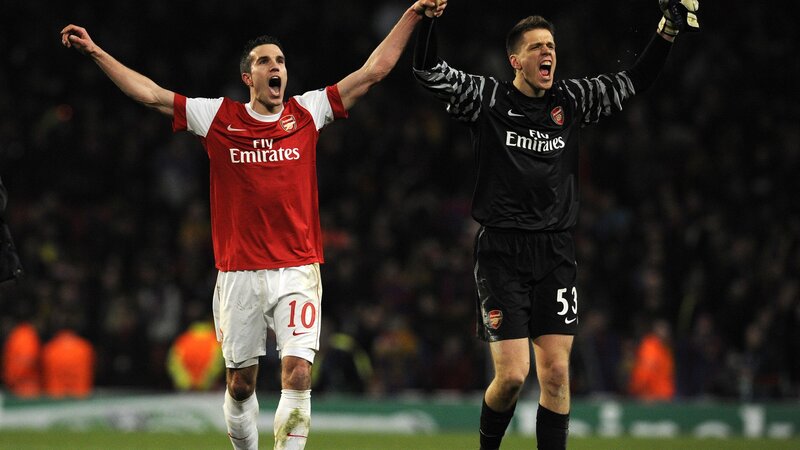 Arsenal players celebrate victory