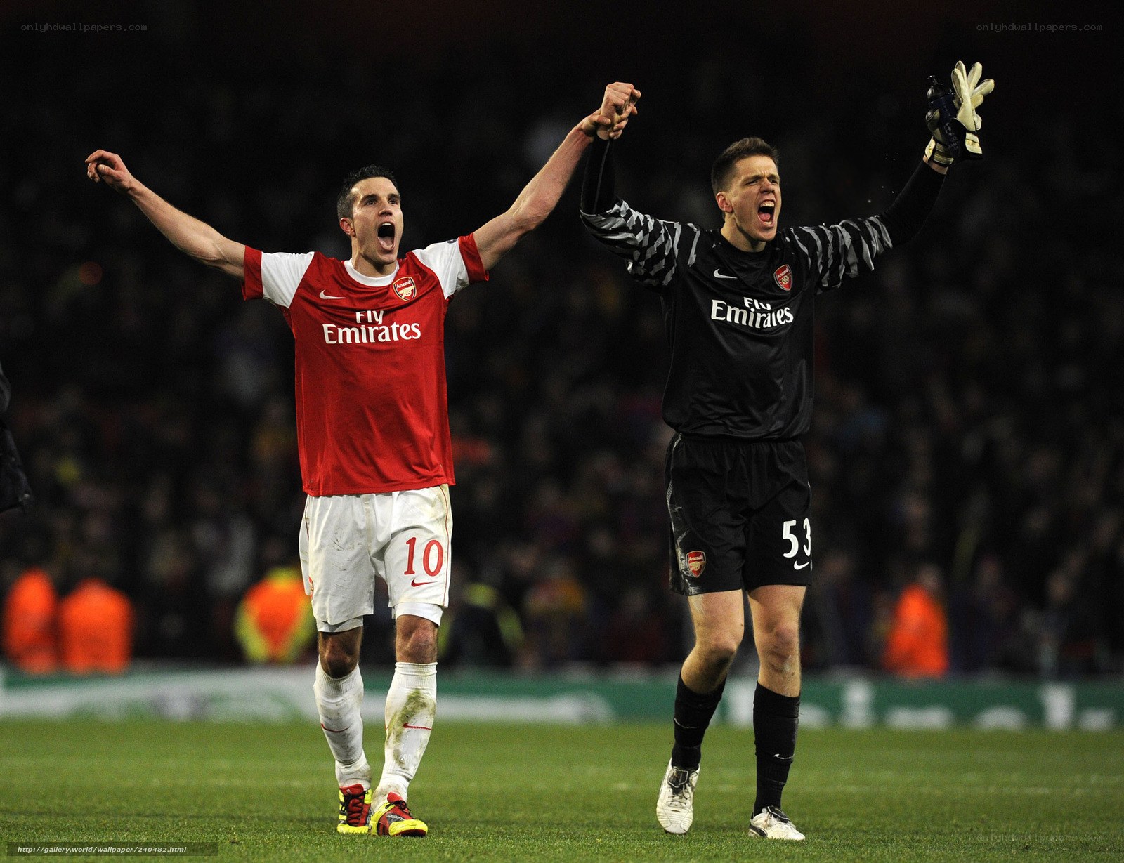 Arsenal players celebrate victory