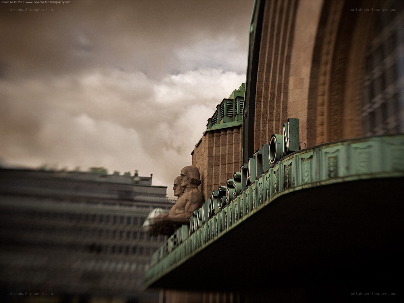 Art Deco building with sculptures