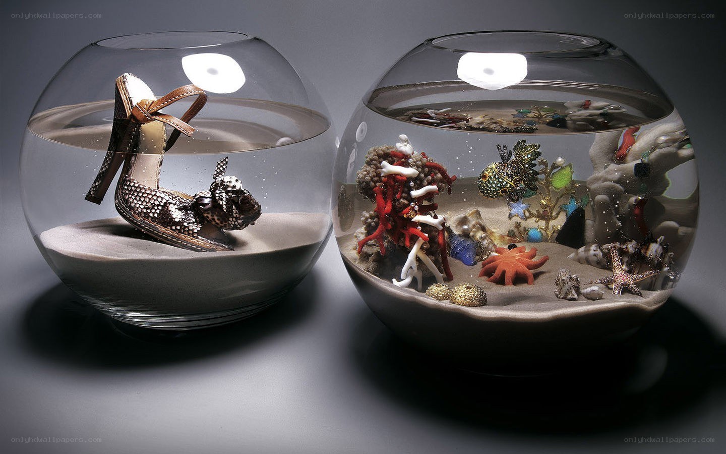 Artistic aquarium sculptures