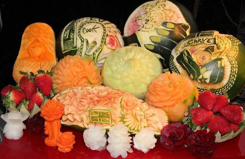 Artistic fruit and vegetable carvings