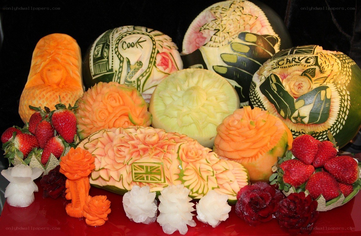 Artistic fruit and vegetable carvings