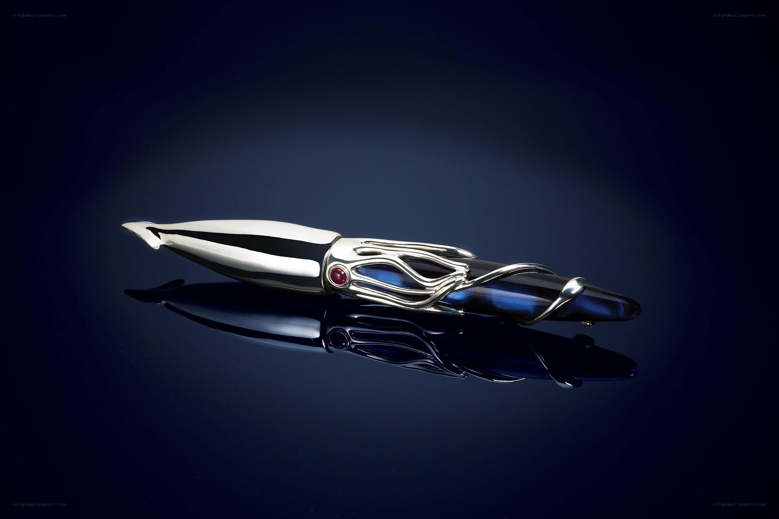 Artistic pen with gemstone