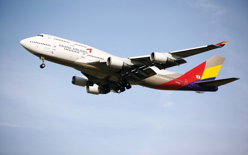 Asiana Airlines Boeing 747 in flight