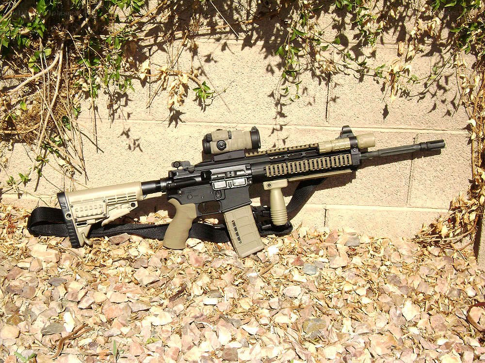 assault rifle with optic
