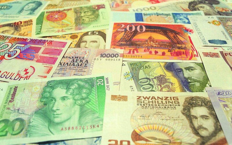 Assorted Banknotes — Green, Neutral