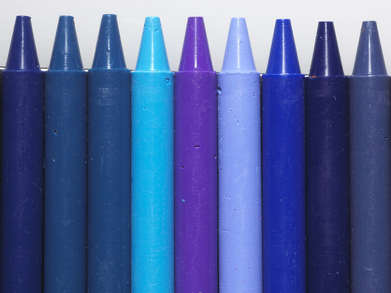 assorted blue crayons