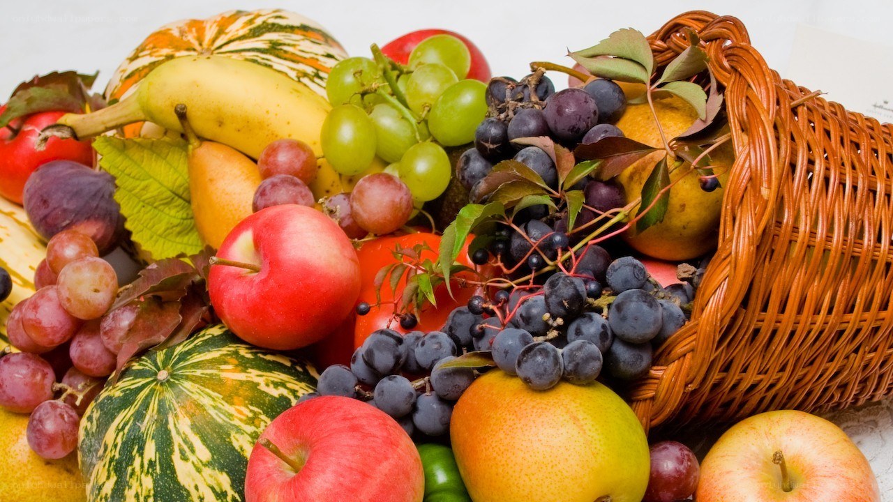 Assorted fruits in a basket