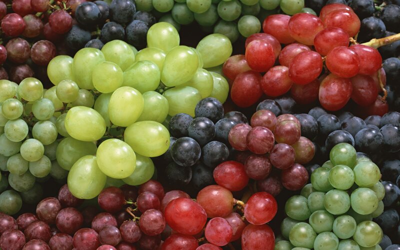 assorted grapes in bunches