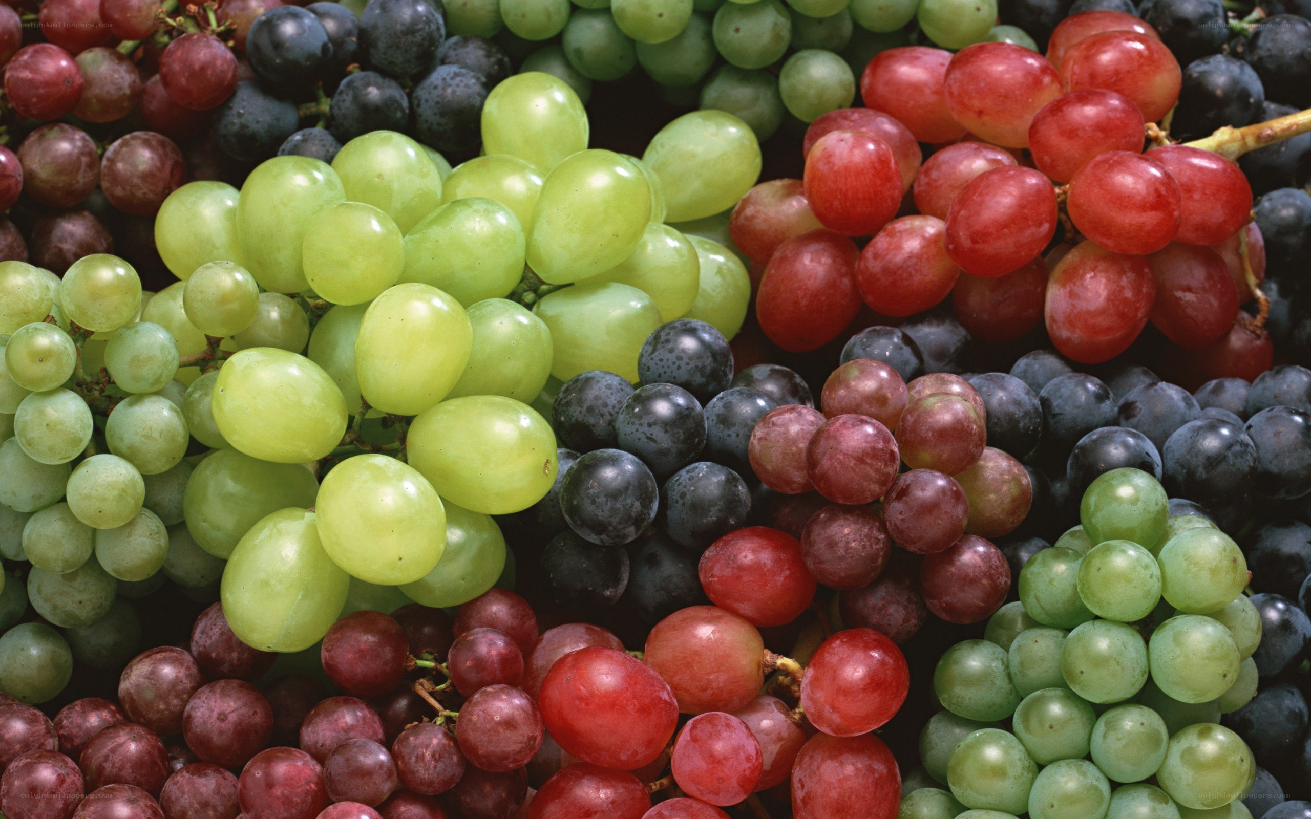 assorted grapes in bunches