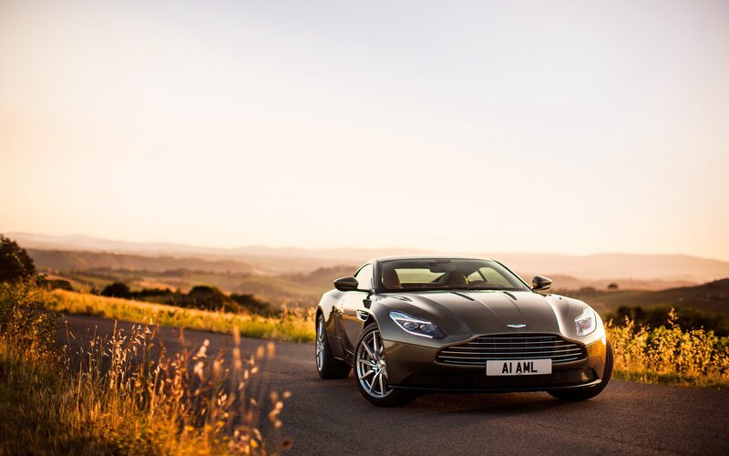 Aston Martin DB11 — Gray