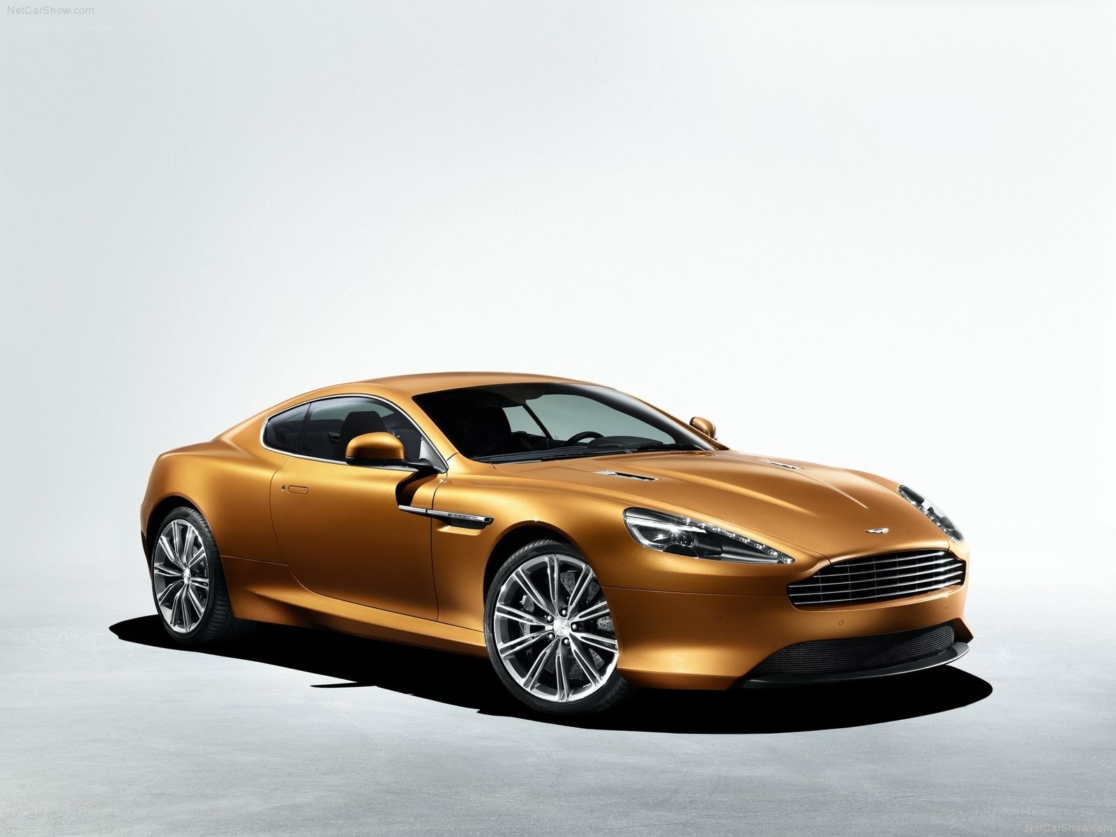 Aston Martin DB9 in gold