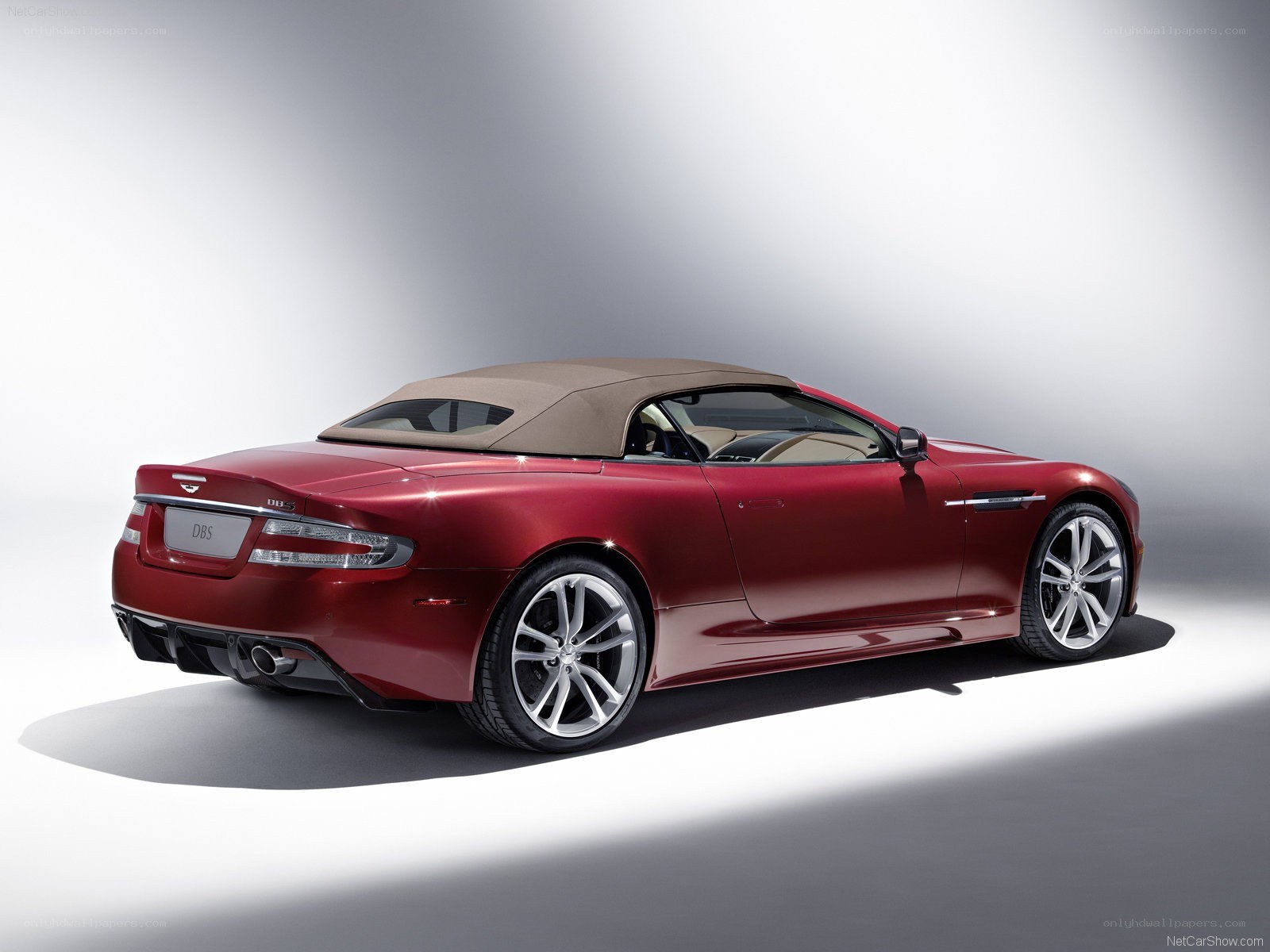 Aston Martin DBS Volante
