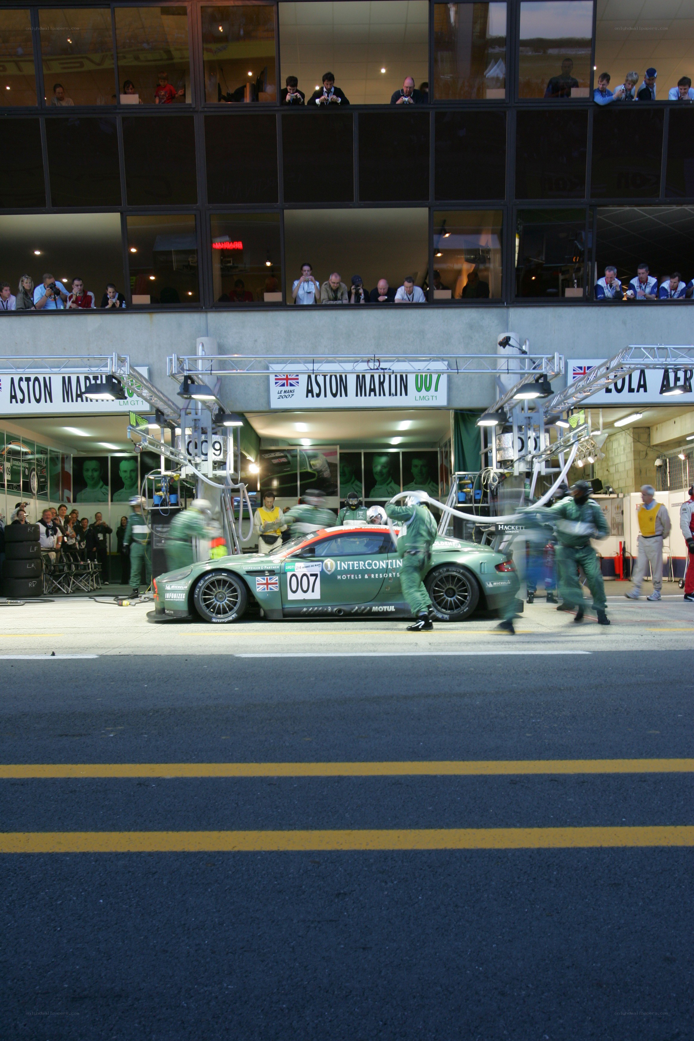 Aston Martin pit stop