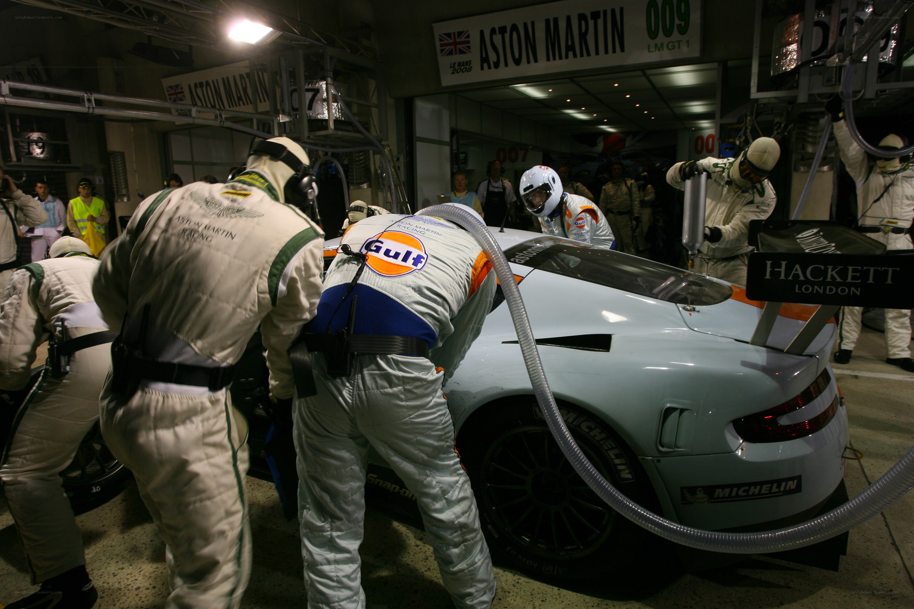 Aston Martin pit stop