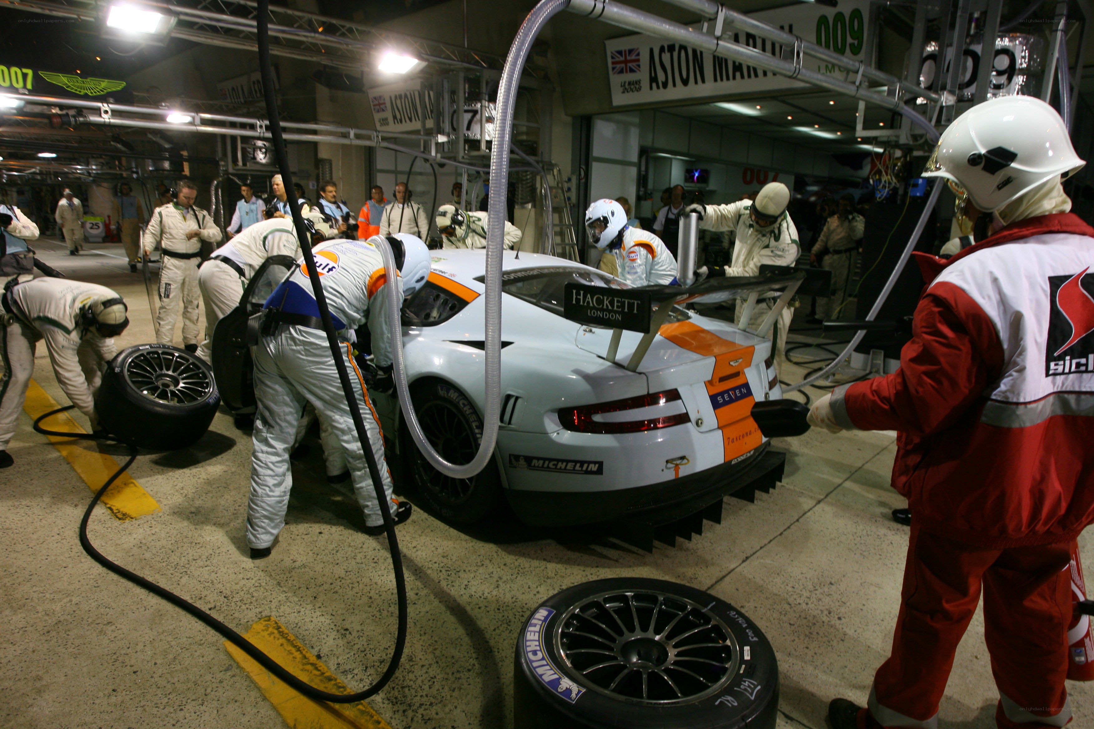 Aston Martin pit stop