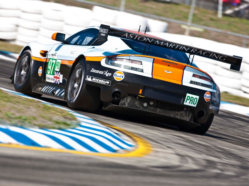 Aston Martin Race Car — Black, Dynamic