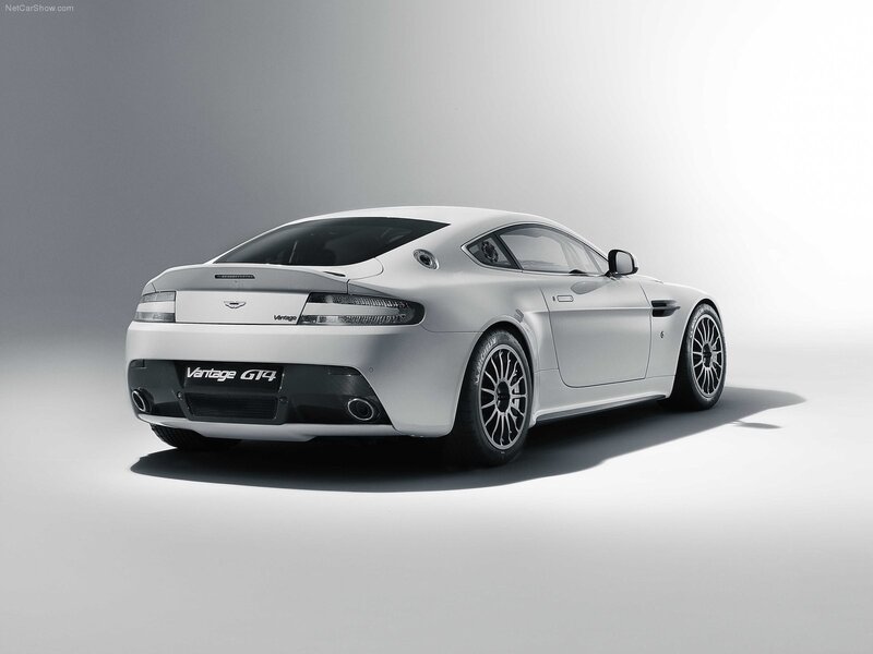 Aston Martin Vantage GT4