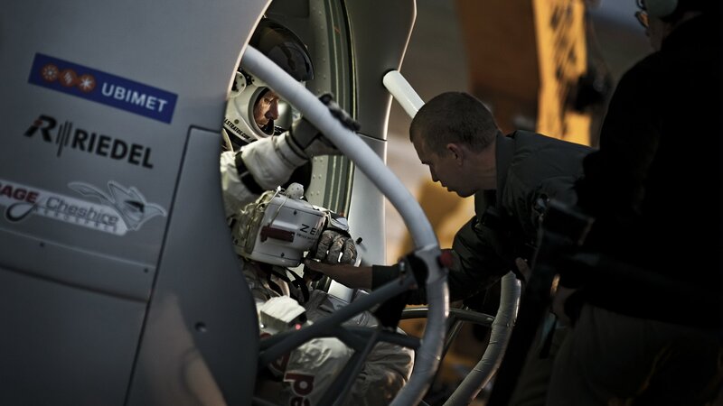 Astronaut in Capsule — Gray