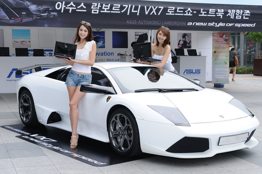 ASUS Lamborghini event display