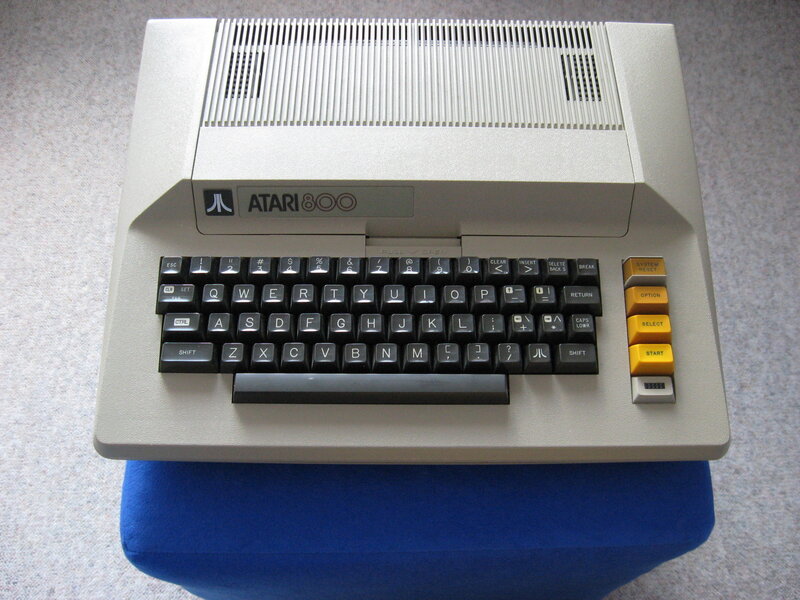 Atari 800 Computer — Gray, Neutral
