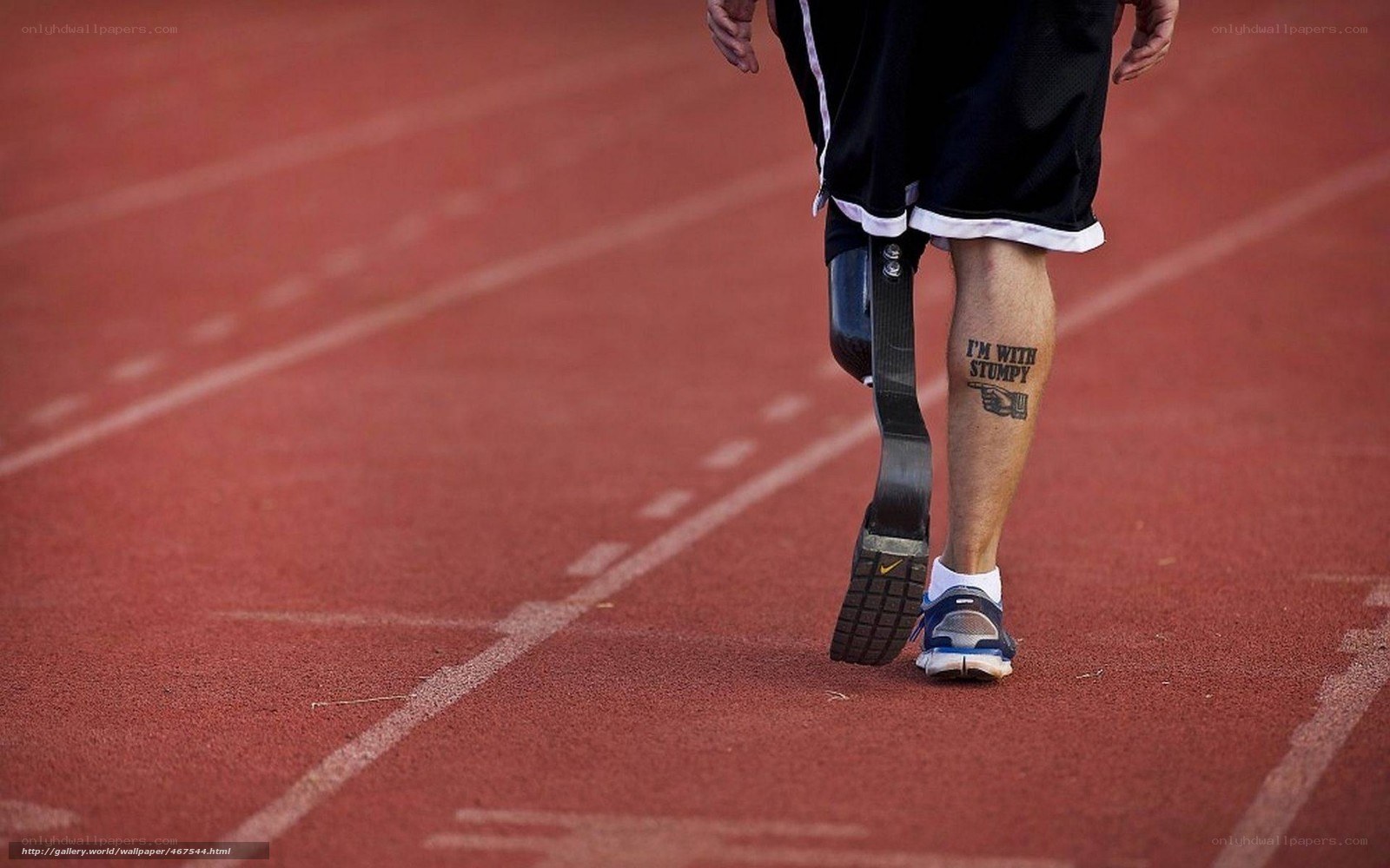 athlete with prosthetic leg