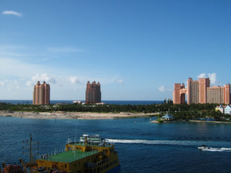 Atlantis Resort in Bahamas — Blue, Serene