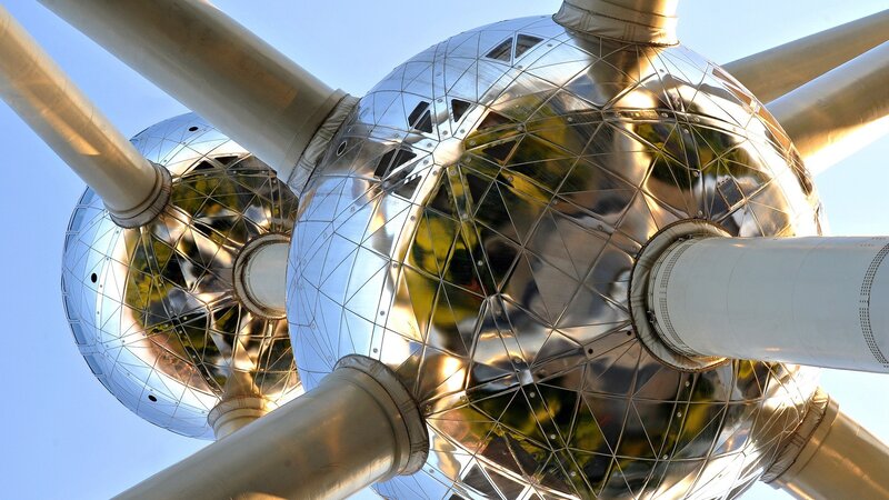 Atomium Structure — Silver