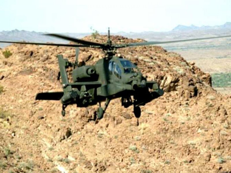 Attack Helicopter in Desert — Green