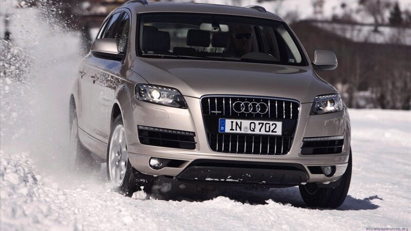 Audi Q7 driving in snow